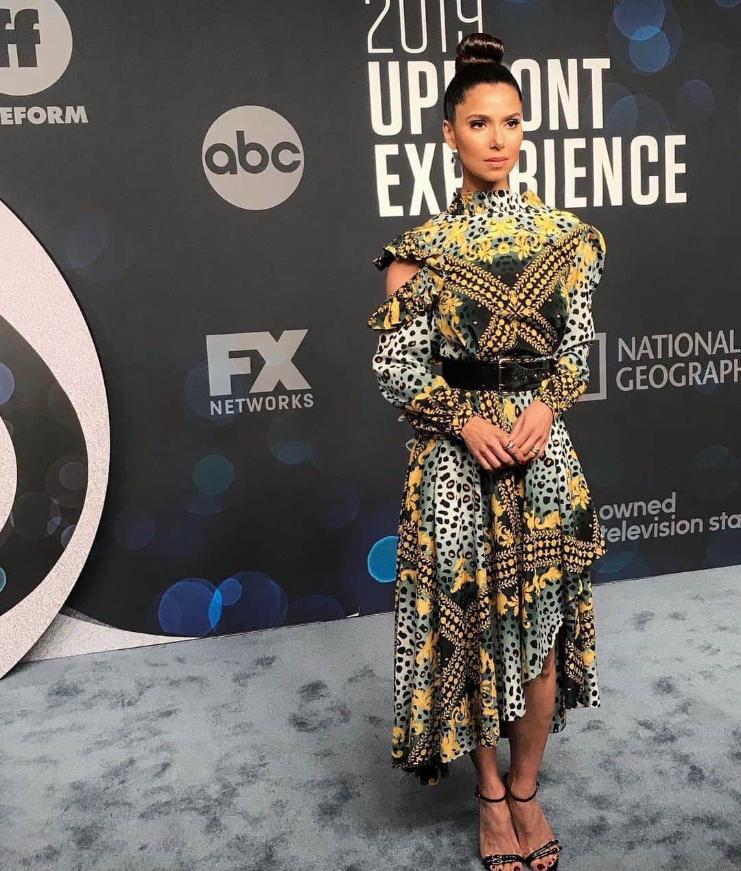 ロゼリン・サンチェスさんのインスタグラム写真 - (ロゼリン・サンチェスInstagram)「@abcnetwork Upfront in NYC! Styling: @carythestylist  Make Up: @victornoblepr  Hair: @msstinacmakeup  Representando a of course mi @grandhotelabc June 17th mi gente!」5月15日 22時33分 - roselyn_sanchez