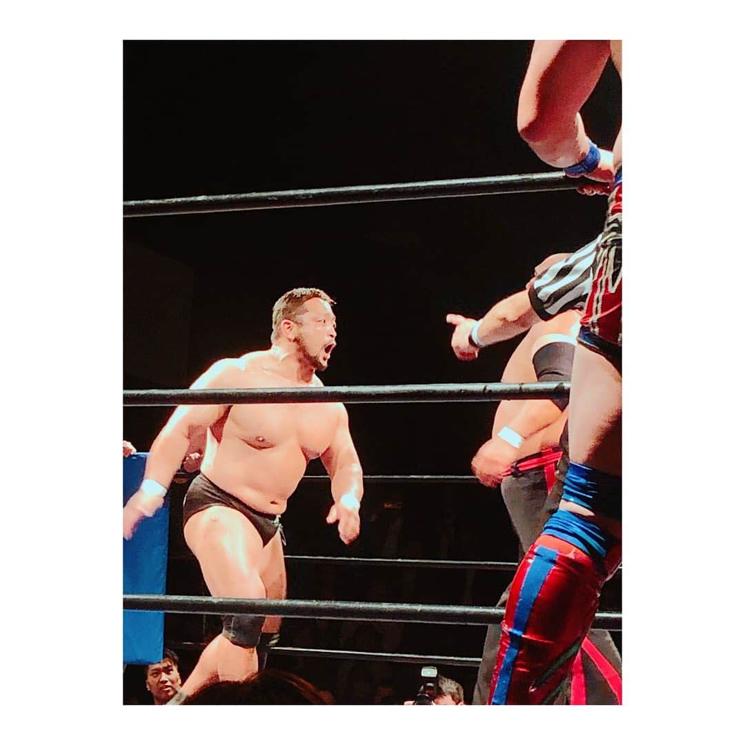 根本羽衣さんのインスタグラム写真 - (根本羽衣Instagram)「くるみちゃんと久しぶりにプロレス観戦へ行けて最高に嬉しかった！！ やっぱり熱くて楽しい😊🔥 全日本プロレスも行きたいな。  #プロレスリングカメラ #ランズエンド #若鷹ジェット信介 選手 #崔領二 選手 #大日本プロレス #関本大介 選手 #元全日本プロレス応援大使 #限界の先へ」5月15日 22時34分 - ts_uichan1002