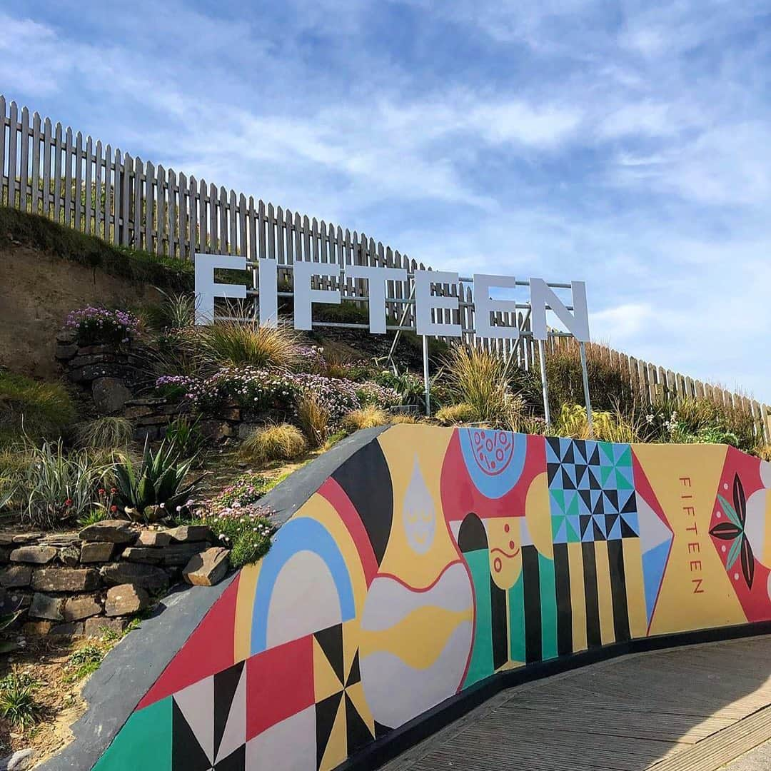 ジェイミー・オリヴァーさんのインスタグラム写真 - (ジェイミー・オリヴァーInstagram)「I ❤️ @fifteencornwall ...... and @jamiesfifteen ....Fifteen makes me so proud and happy and means such a lot to me. the graduates that have passed through us over 16 years really fill me with hope and pride. Team Fifteen keep@up the amazing work !!! Jamie oxxx」5月15日 22時38分 - jamieoliver