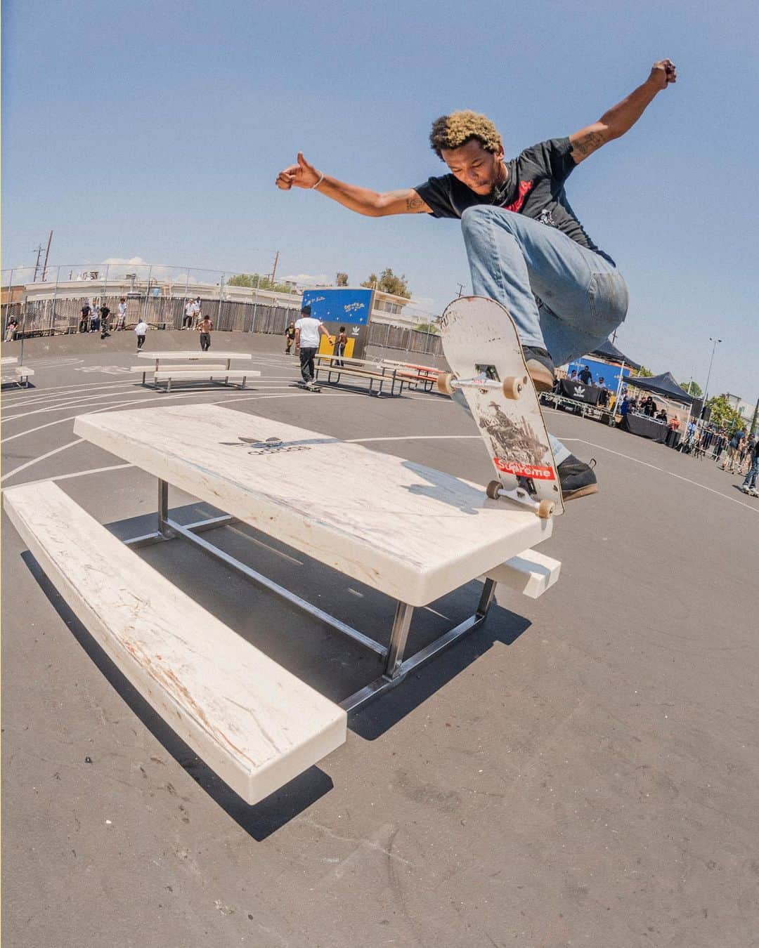 adidas Skateboardingのインスタグラム：「Pulled up at Daewon’s Picnic /// With so much amazing skateboarding going down this past weekend there’s too much to show. Swipe 🔙 for some picnic table highlights. • 💪 @thatsonme front blunt 💥 @milessilvas switch heel front crook 🐐 #Gonz filmed T.Puds with a backlip on @daewon1song’s A-frame obstacle 🔥 @jakedonnelly kickflip backtail 🚀 @heitordasilva switchflip 🙌 @neilsbennett frontblunt up & over #adidasSkateboarding #DaewonsPicnic #SkateCopa Classics • 📸 @andrewjamespeters」