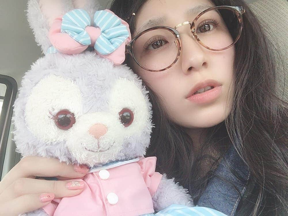 小見川千明さんのインスタグラム写真 - (小見川千明Instagram)「ルーちゃん大好き🐰❤︎.* . いつも猫さんと一緒に寝ているので、1人では眠れません(　˙꒫˙　) . なので必需品なのです(真顔) . . #ステラルー #イースター #すっぴん #眉毛ない」5月15日 22時51分 - chiaki_omigawa