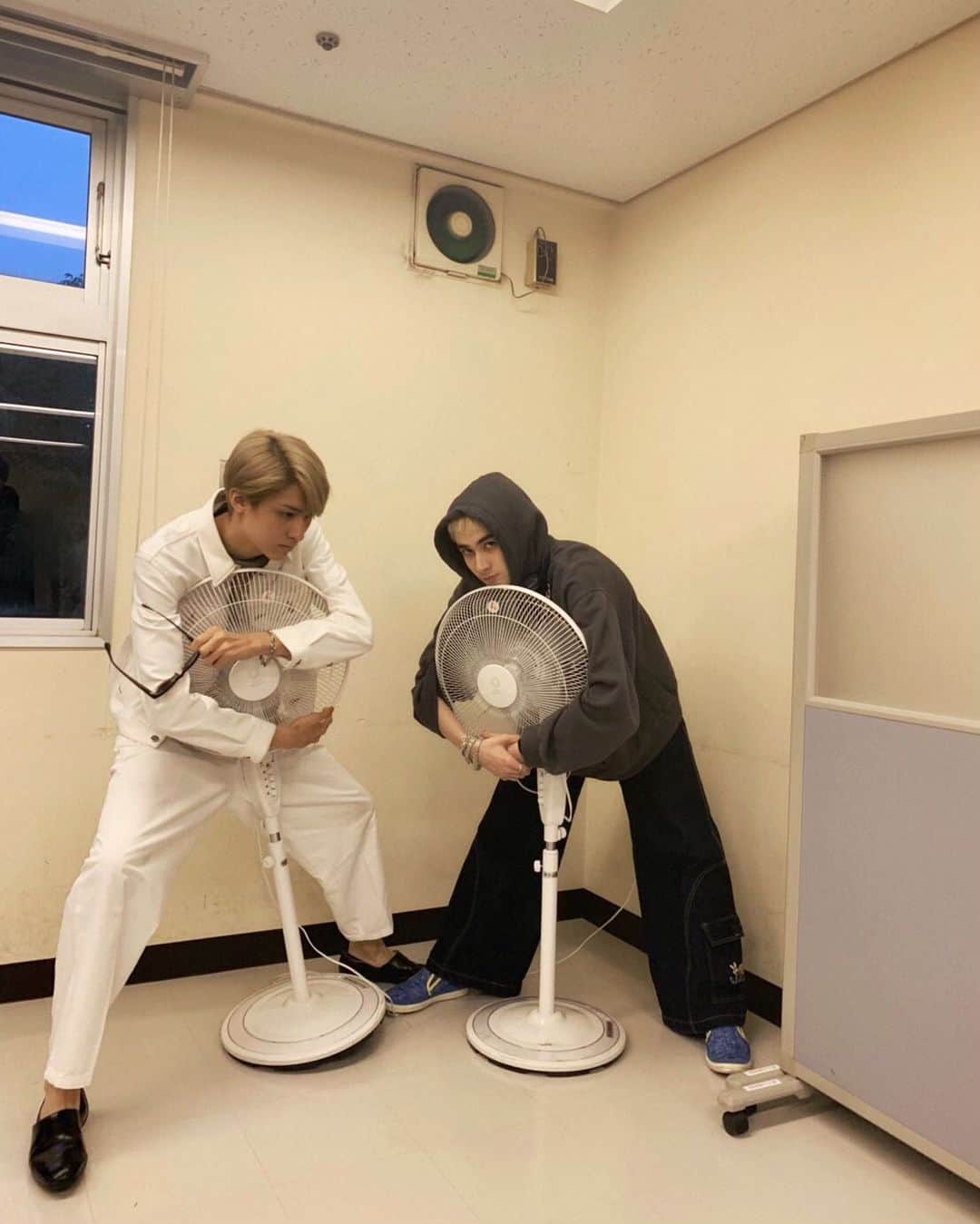 つよジャン（古川毅 & ジャン海渡）さんのインスタグラム写真 - (つよジャン（古川毅 & ジャン海渡）Instagram)「それぞれのアカウント出来たので宜しくお願いします。 これからも扇風機は抱きしめていきたいと思います。 #tsuyojean」5月15日 22時52分 - tsuyojean_official