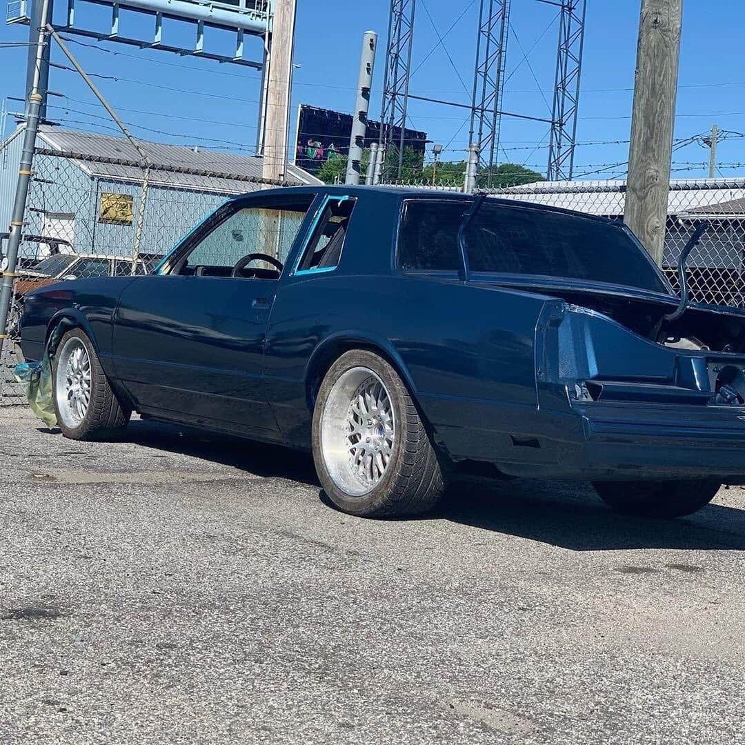 Classics Dailyさんのインスタグラム写真 - (Classics DailyInstagram)「What do you think of the color on @AmericanMusclehd’s ‘84 Monte Carlo project? _ Paint by @BoTimes2 x @CollegeParkCustoms _ #AmericanMuscleHd #americanmuscle #montecarlo #lsx #musclecar」5月15日 22時52分 - classicsdaily