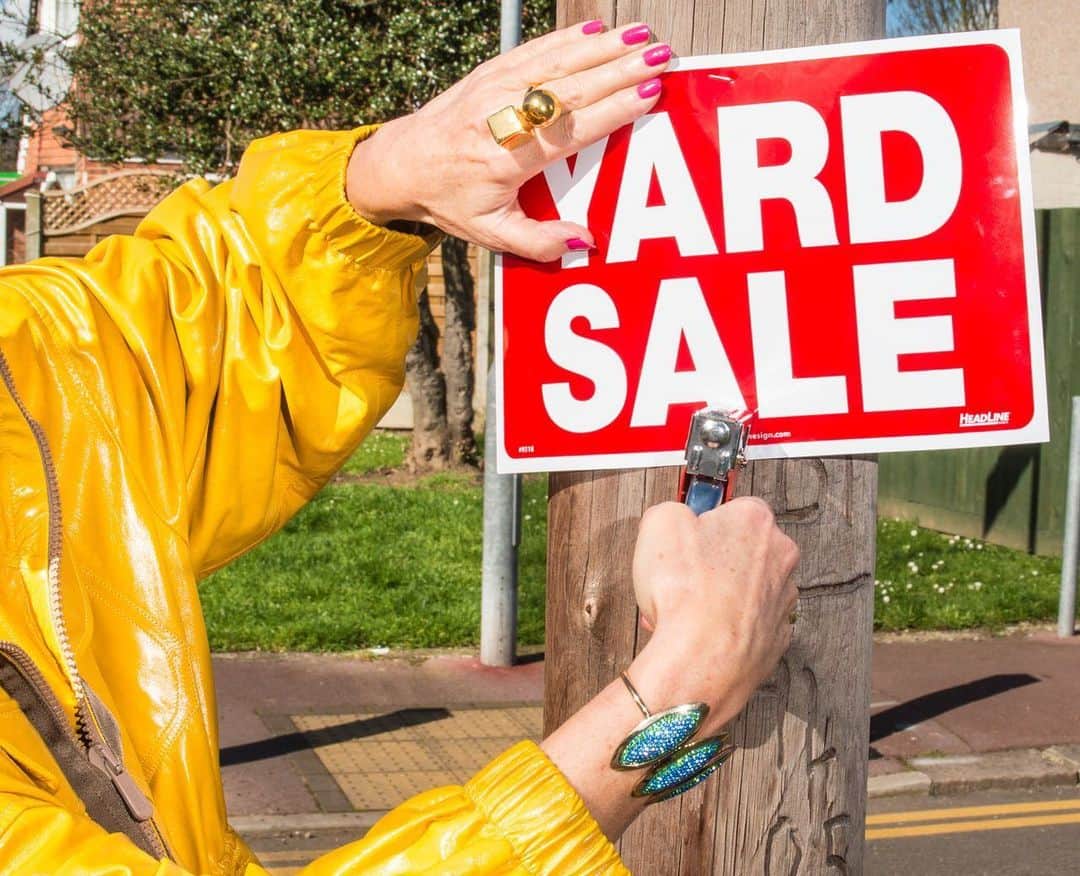 Vogue Italiaさんのインスタグラム写真 - (Vogue ItaliaInstagram)「The iconic American YARD SALE is a rare, thrilling and mundane thing in which you get to rummage through your neighbour’s discarded props and tools, tastes and dreams. See the full photostory by @alexandercoggin via link in bio.  Full credits:  Styling @imdeemoran  Art direction @gemfletcher  Set design @amy_friend  Production @mbnort  Make-up @annagibson_mua  Hair @declansheilshair  Today on vogue.it #photostories」5月15日 22時55分 - vogueitalia