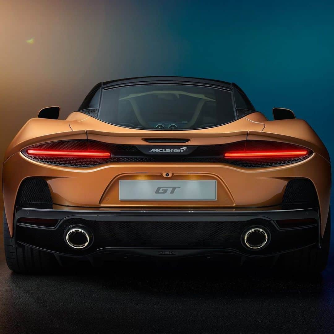 CARLiFESTYLEさんのインスタグラム写真 - (CARLiFESTYLEInstagram)「The NEW 2020 McLaren GT! Twin Turbo 4.0L V8 - 620hp & 465lb•ft 0-62mph in 3.2 seconds | 203mph top speed. 3373 pounds | 7 speed SSG transmission Starting at $210,000 #carlifestyle @mclarenauto ( Follow the Network @autoplay )」5月15日 22時57分 - carlifestyle
