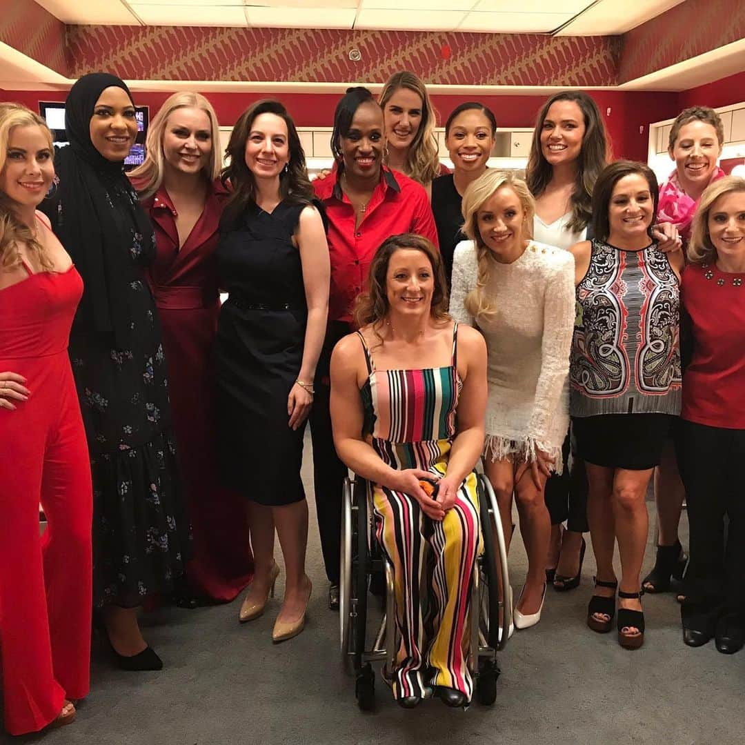 リンゼイ・ボンさんのインスタグラム写真 - (リンゼイ・ボンInstagram)「Great day in NYC with these legends. Thanks @nbcolympics for supporting female olympians and for telling our story. #olympicfamily」5月15日 23時00分 - lindseyvonn