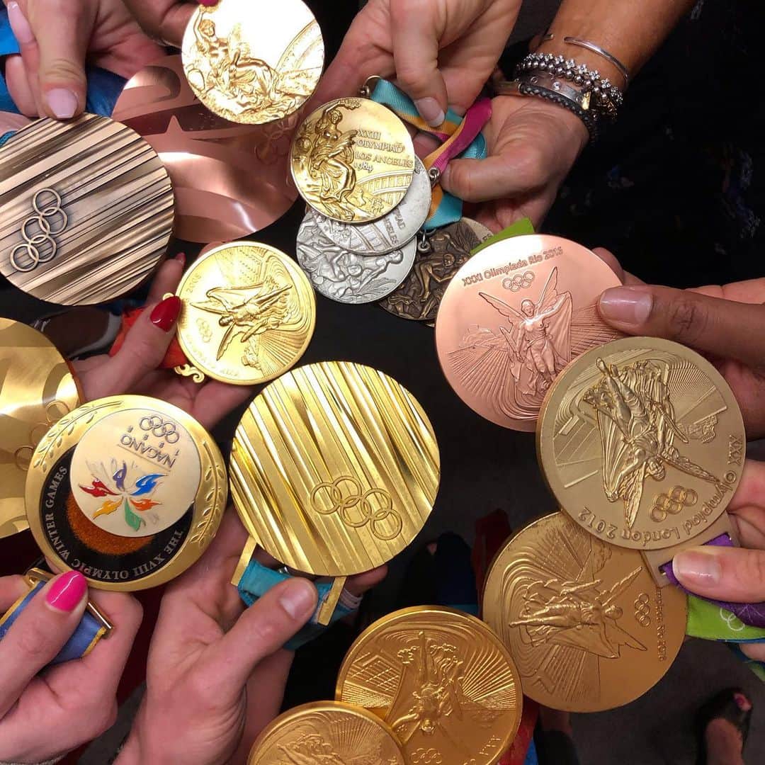 リンゼイ・ボンさんのインスタグラム写真 - (リンゼイ・ボンInstagram)「Great day in NYC with these legends. Thanks @nbcolympics for supporting female olympians and for telling our story. #olympicfamily」5月15日 23時00分 - lindseyvonn