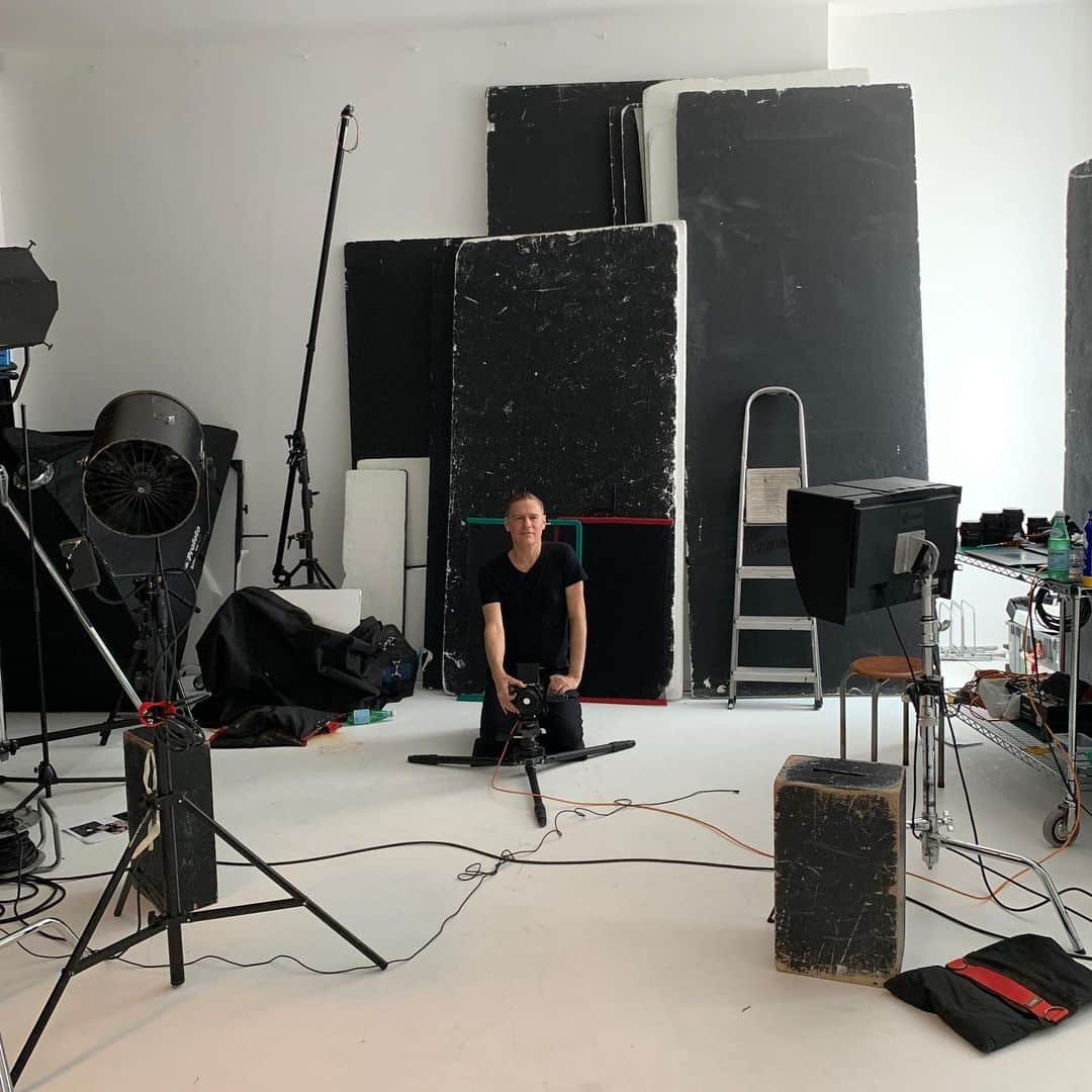 ブライアン・アダムスさんのインスタグラム写真 - (ブライアン・アダムスInstagram)「Back in the photo studio today for @vogueczechoslovakia」5月15日 23時00分 - bryanadams