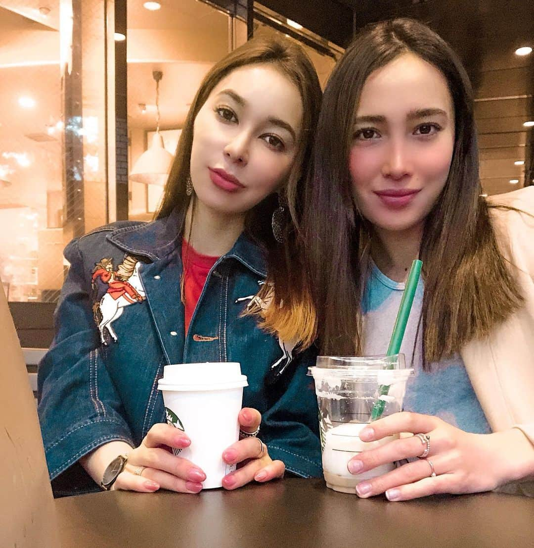 Gabrielaさんのインスタグラム写真 - (GabrielaInstagram)「♥️♥️♥️ . . . . . #friend #date #amigas #bff #tokyo #友達 #表参道 #スタバータイム #ラブ #デート」5月15日 23時01分 - rkgabriela