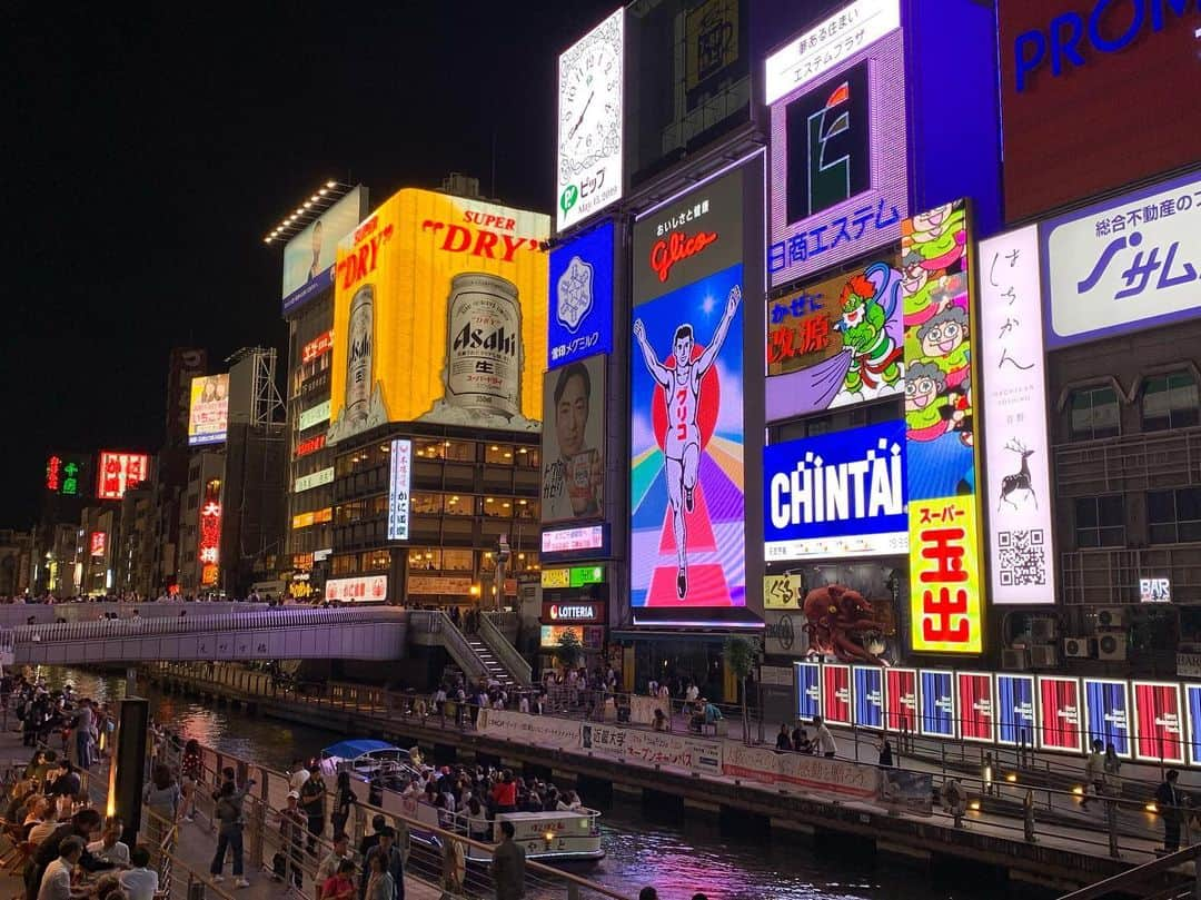 大杉亜依里さんのインスタグラム写真 - (大杉亜依里Instagram)「大阪城・道頓堀／osakacastle・doutonbori  #nightrun  NIGHT RUN OSAKA 11.87km 7'27"/km 1:28:28 仕事で大阪へ。 初めての大阪城。まさか走ってここへくるとは！大阪城周辺にもランナーがたくさんいました。みんな仲間だね〜 . . #running #ランニング #OSAKA #大阪 #JAPAN #大阪城 #道頓堀 #runlife #42195 #runningnight #runningtime #osakanight #enjoyrunning #onrunning #onfriends #osakarun」5月15日 23時18分 - osugiairi_official