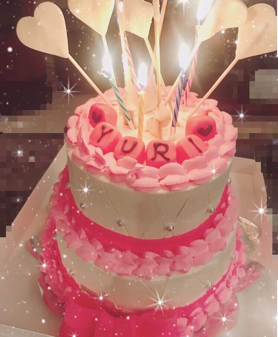 のインスタグラム：「＊ HappyBirthday Yuririn💖 いつでもスーパーポジティブな 貴女が大好きよ💋 いつもありがとぉぉぉ💖 @yuri_ichihara  今年も一緒にカウントダウン出来て 幸せすぎた🥰🥰🥰 出会って5年目で 5回目のカウントダウン✨✨✨ 0時ちょうどには バースデーソングじゃなくて EDMって所もゆりりんらしくて 最高でした😂💖笑 ケーキも可愛かったぁぁぁ😍😍😍 みほちゃん手配ありがとぉぉぉ💖 @miho120513  2枚目、3枚目は 去年のリムジンバースデー🎉 懐かしい🎈✨✨✨ この日も振り返えればバスの中は EDM祭りでしたね😂💖笑 ゆりりんの趣味は変わりまてん🙌 #japan#tokyo#instadaily#instagood#bestoftheday#photography#instagramers#like4like#l4l#follow#followme#tagsforlikes#photo#instafriend#얼스타그램#친스타그램#BFF#HappyBirthday#countdown」