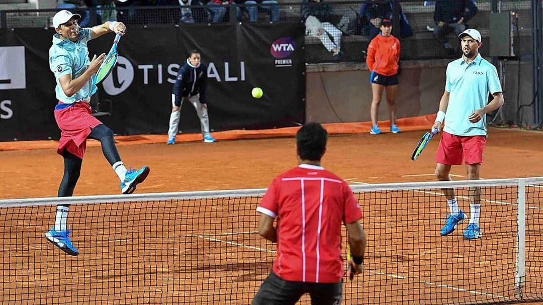 ブライアン兄弟さんのインスタグラム写真 - (ブライアン兄弟Instagram)「🥶🌧🎾🍝 Tough draw, tough conditions, happy to survive. On to the 2nd round. @internazionalibnlditalia」5月15日 23時25分 - bryanbros