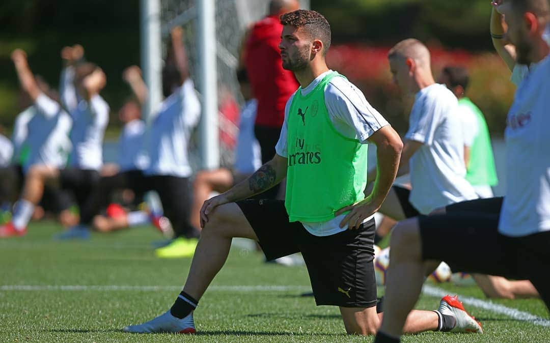 ACミランさんのインスタグラム写真 - (ACミランInstagram)「🏃‍♂️ Another day hard at work for the Rossoneri: Frosinone in our sights 📸 🏃‍♂️ Un altro giorno di duro allenamento, #MilanFrosinone si avvicina 📸」5月15日 23時26分 - acmilan