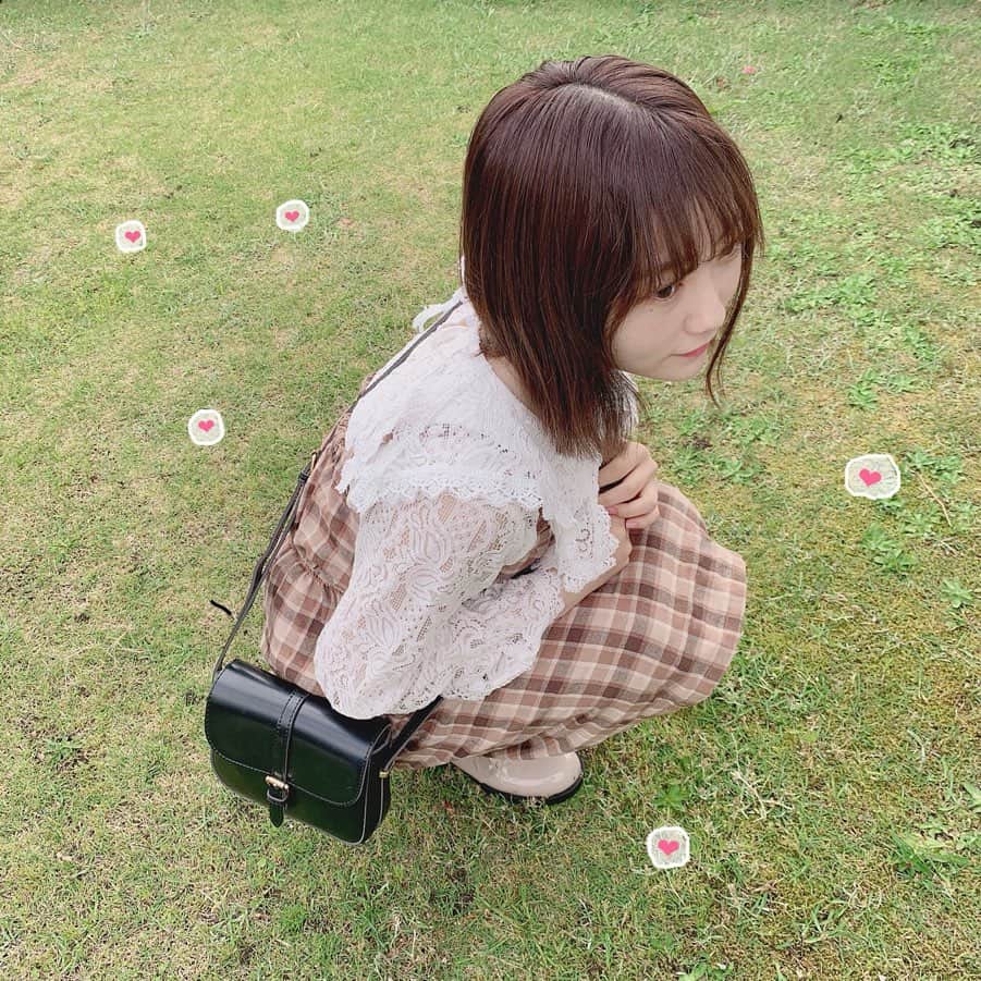 夏川愛実のインスタグラム：「ㅤㅤㅤㅤㅤㅤㅤㅤㅤㅤㅤㅤㅤ ㅤㅤㅤㅤㅤㅤㅤㅤㅤㅤㅤㅤㅤ  今日の #私服 ㅤㅤㅤㅤㅤㅤㅤㅤㅤㅤㅤㅤㅤㅤㅤㅤㅤㅤㅤㅤㅤㅤㅤㅤㅤㅤㅤㅤㅤㅤ 明日は暑くなるらしいね？？？😊 ㅤㅤㅤㅤㅤㅤㅤㅤㅤㅤㅤㅤㅤㅤㅤㅤㅤㅤㅤㅤ レーストップス @anemoneoosu  靴 @majesticlegon_official ㅤㅤㅤㅤㅤㅤㅤㅤㅤㅤㅤㅤㅤㅤㅤㅤㅤㅤㅤㅤ ㅤㅤㅤㅤㅤㅤㅤㅤㅤㅤㅤㅤㅤㅤㅤㅤㅤㅤㅤㅤ チェックのワンピースは去年買ったのにどこで買ったから思い出せなさすぎて🤦‍♀️🤦‍♀️ ㅤ ㅤ #私服コーデ#春コーデ#コーデ#春服#大学生コーデ#今日のコーデ #majesticlegon#アネモネ#アネモネブーケ #低身長コーデ#148cmコーデ#ロングスカート#ベージュコーデ ㅤㅤㅤㅤㅤㅤㅤㅤㅤㅤㅤㅤㅤㅤㅤㅤㅤㅤㅤㅤㅤㅤㅤㅤ」