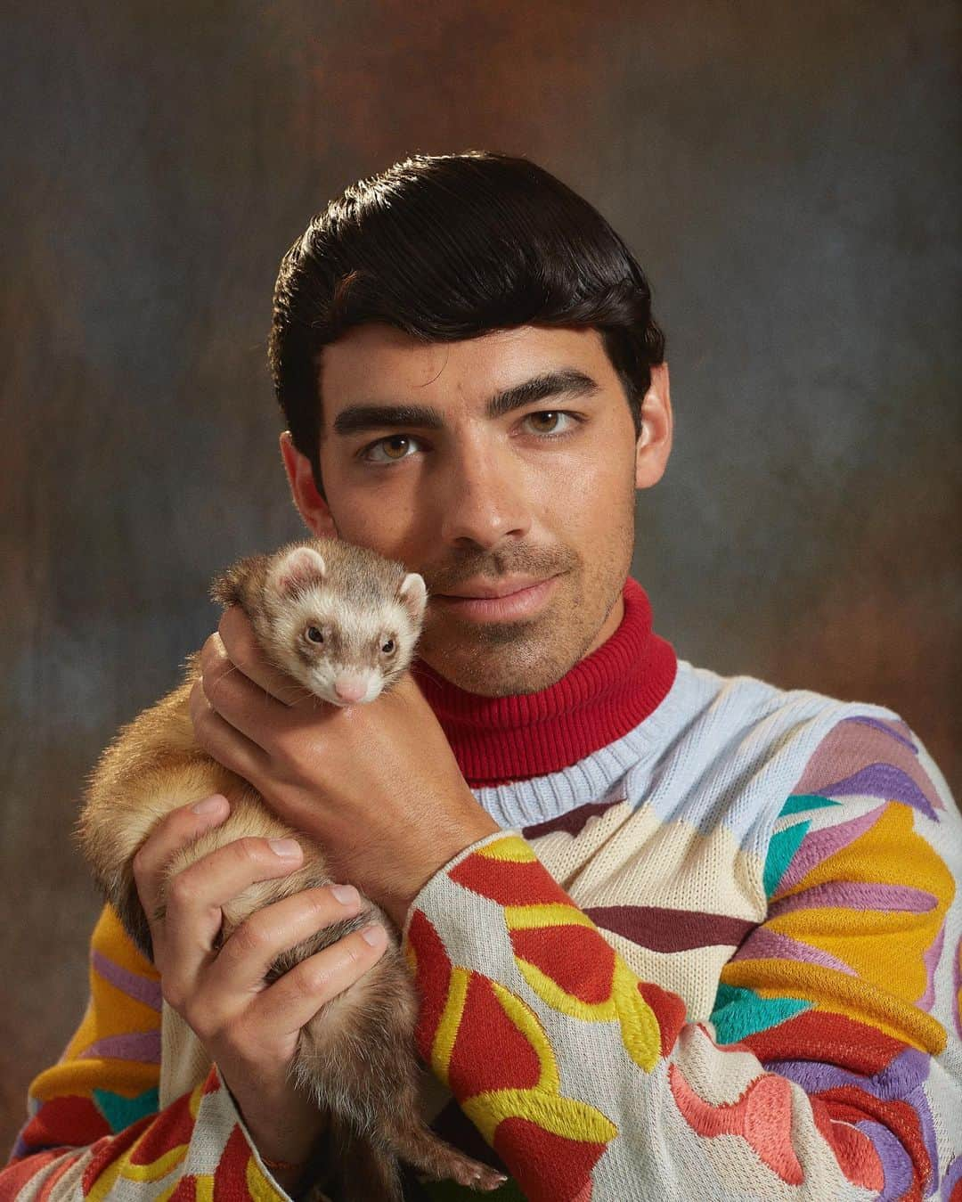 ジョー・ジョナスさんのインスタグラム写真 - (ジョー・ジョナスInstagram)「Giving you face and ferret, honey. #PAPERPictureDay」5月15日 23時32分 - joejonas