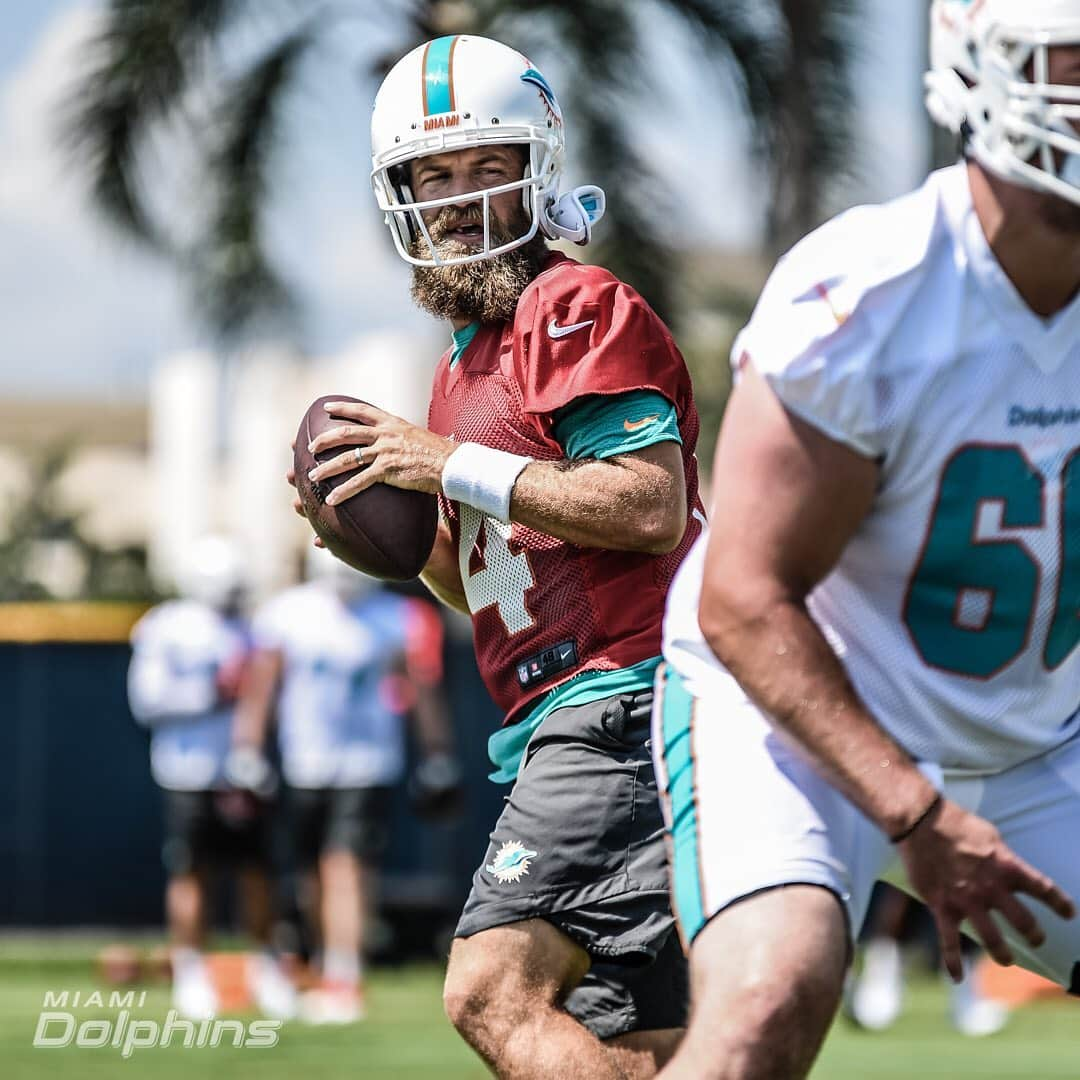 マイアミ・ドルフィンズさんのインスタグラム写真 - (マイアミ・ドルフィンズInstagram)「Getting those reps in 🎯」5月15日 23時39分 - miamidolphins