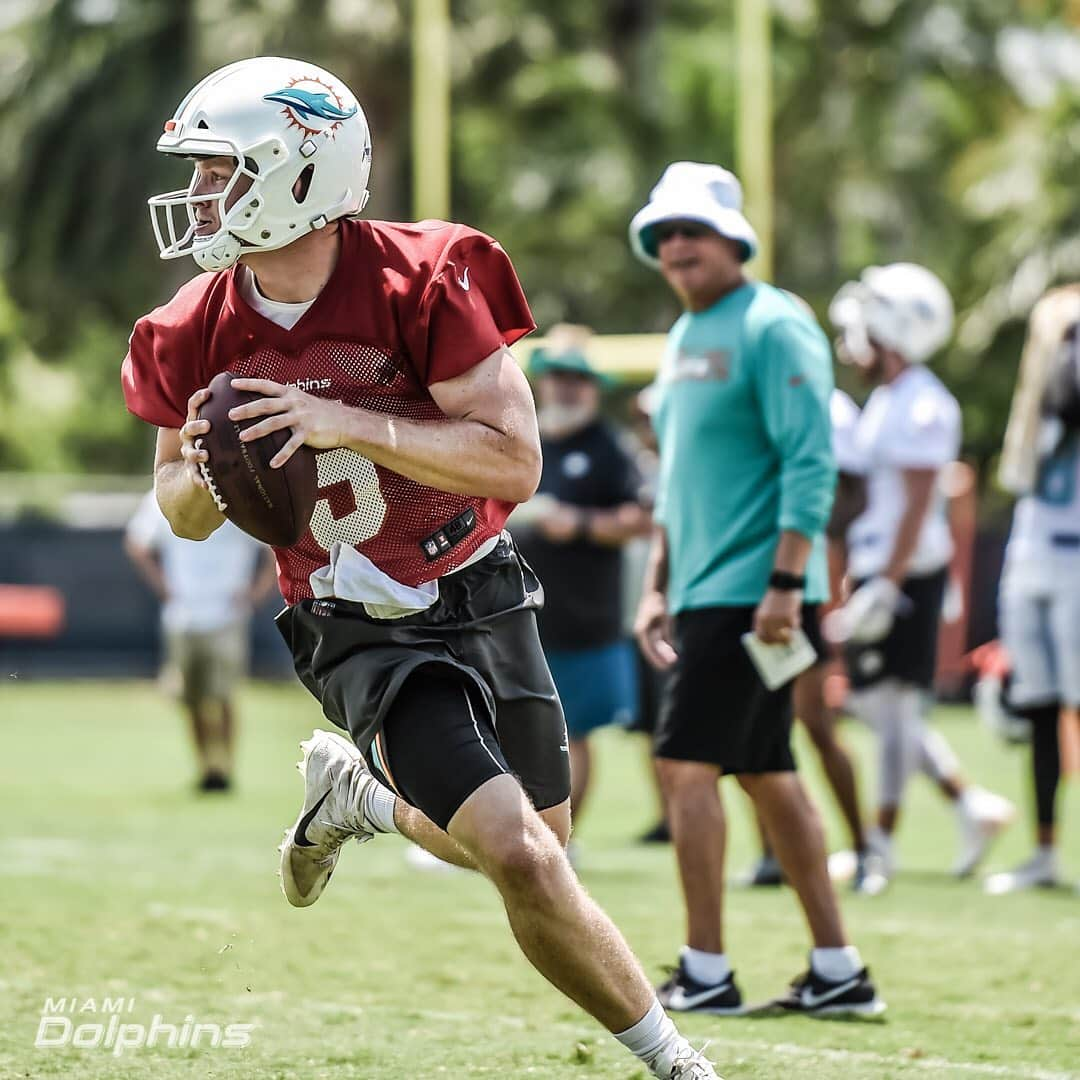 マイアミ・ドルフィンズさんのインスタグラム写真 - (マイアミ・ドルフィンズInstagram)「Getting those reps in 🎯」5月15日 23時39分 - miamidolphins