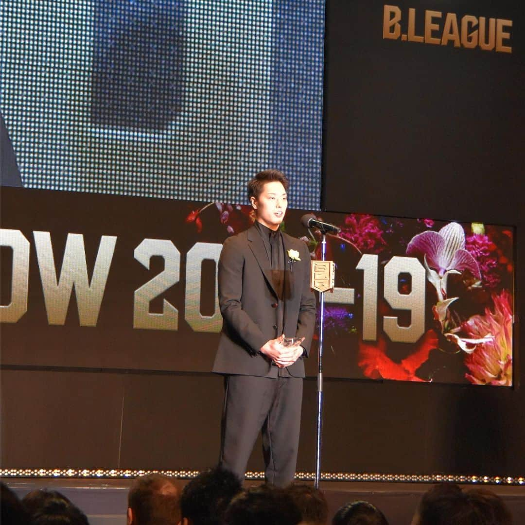 シーホース三河さんのインスタグラム写真 - (シーホース三河Instagram)「B.LEAGUE AWARD SHOW 2018-19  #30岡田 選手 🏅 『新人賞』  Bリーグ挑戦1年目しか獲得できない名誉ある賞を受賞しました‼️受賞会場と受賞後の取材中の場面もどうぞ✨  #Bリーグ #Bリーグアワード #岡田侑大 #貴重なワックスヘアー #シーホース三河」5月15日 23時40分 - go_seahorses