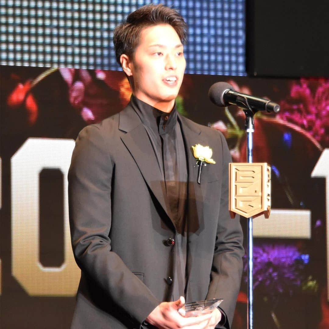 シーホース三河さんのインスタグラム写真 - (シーホース三河Instagram)「B.LEAGUE AWARD SHOW 2018-19  #30岡田 選手 🏅 『新人賞』  Bリーグ挑戦1年目しか獲得できない名誉ある賞を受賞しました‼️受賞会場と受賞後の取材中の場面もどうぞ✨  #Bリーグ #Bリーグアワード #岡田侑大 #貴重なワックスヘアー #シーホース三河」5月15日 23時40分 - go_seahorses