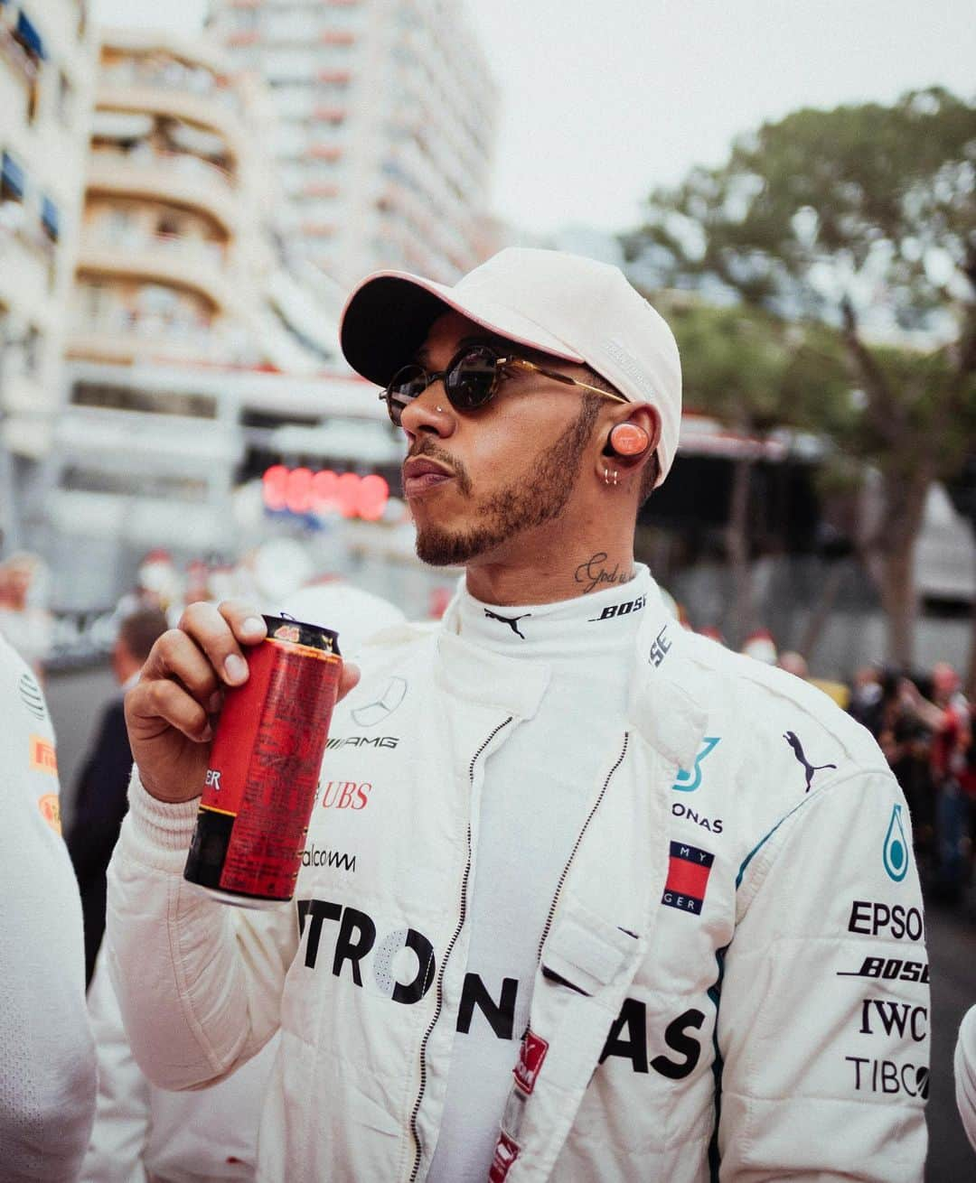 ルイス・ハミルトンさんのインスタグラム写真 - (ルイス・ハミルトンInstagram)「Mind’s firm set on Monaco. Preparation is key to be able to unlock your potential. So I’m focused on that. #44Unleashed @monsterenergy」5月15日 23時42分 - lewishamilton