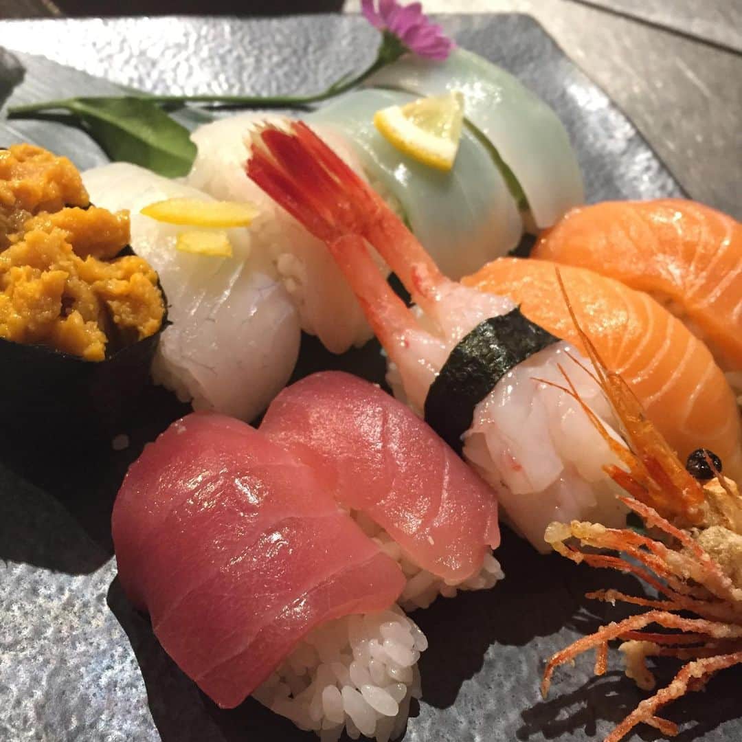のインスタグラム：「お客様のご要望にお応えして寿司握ってくれました🍣 いつもありがとうございます😊#個室#イーマ#photooftheday #instafood #instagood #photographer #和食#ブライダル#居酒屋#梅田#いいね#まかない#osaka#ランチ#予約#米活#女子会#宴会#日本酒#阪神百貨店#駅近#サプライズ#ママ会」