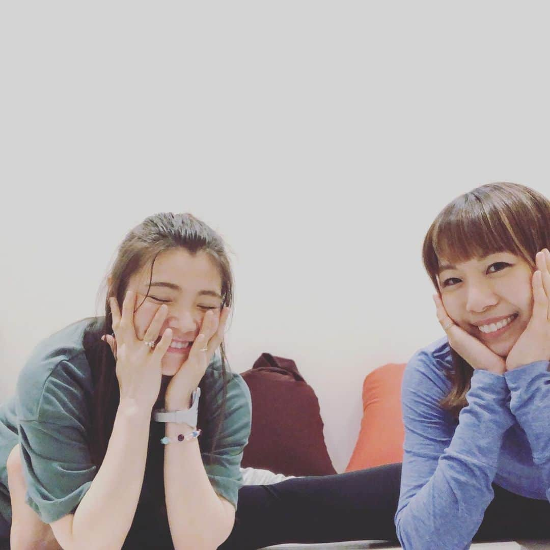 三ツ井裕美さんのインスタグラム写真 - (三ツ井裕美Instagram)「そしてそのまま、ヨガのレッスンにいまきちが来てくれました🧘‍♀️ 嬉しいね💓  リハして、ヨガして、いっぱい食べましたw  #yoga #小顔フェイシャルヨガ #tsutayaconditioning #桜新町」5月15日 23時44分 - hiromi__km