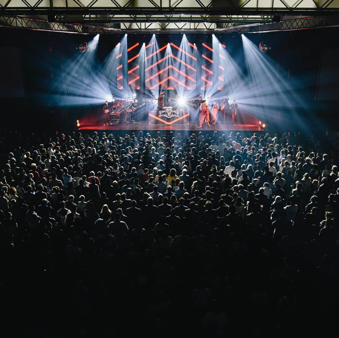 ジョルジオ・モロダーさんのインスタグラム写真 - (ジョルジオ・モロダーInstagram)「Thank you Vienna for a wonderful concert and Q&A yesterday! Now getting ready for Budapest tonight 😉 Photos by @matthiasheschl_com and @simonfeenstra」5月15日 23時55分 - giorgiomoroder