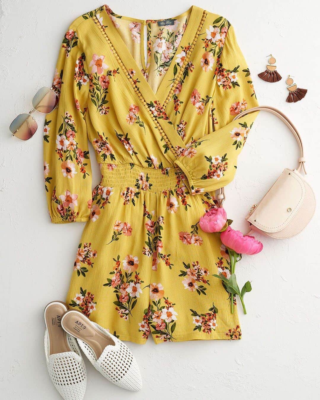 ロック&リパブリックのインスタグラム：「Warm weather style is in bloom. 🌷Tap to pick fresh floral rompers, dresses, skirts and more. #Kohls」
