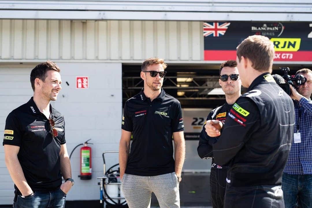 ジェンソン・バトンさんのインスタグラム写真 - (ジェンソン・バトンInstagram)「It was great to catch up with the ‘Jenson team Rocket RJN’ crew after the Silverstone race. A shame I couldn’t be there over the weekend but I’m obviously following closely every session when the boys are on track! There’s been some super close, exciting racing in Blancpain so far this year and it’s been great to see a strong start to the season for us with such a new combination of team and drivers with the Honda NSX Evo, I’m sure our first podium is just around the corner! Go get it boys 💪🏽 @philipp.frommenwiler @struan_moore @rocket_msport @mattmcmurry 📸 by Brecht Decancq  #blancpaingt #silverstone #gtracing #teamrjn #22 #honda #nsx #racing #motorsport #gt3」5月16日 0時02分 - jensonbutton