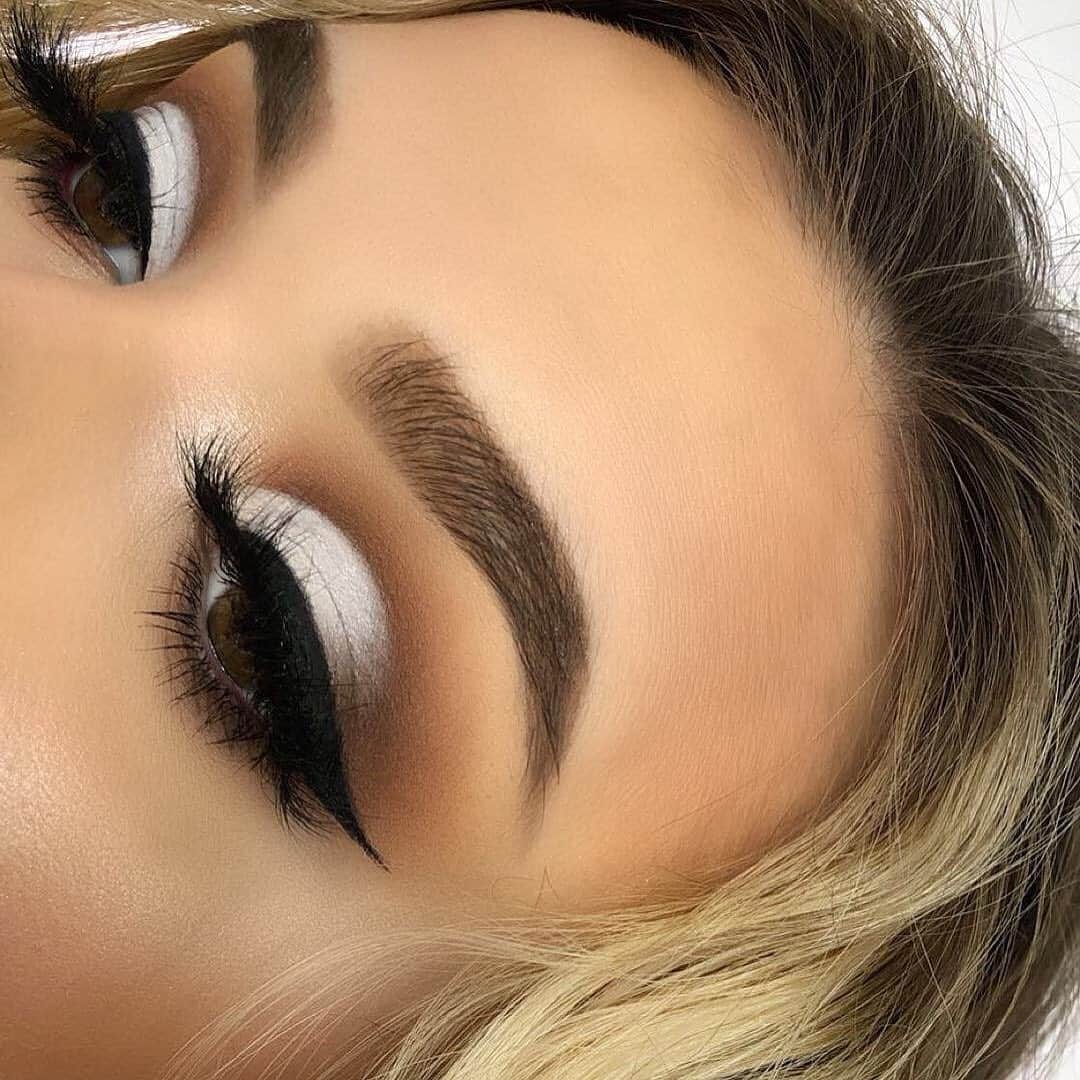 Too Facedさんのインスタグラム写真 - (Too FacedInstagram)「Gorgeous @beautyby_julie_ creates the ULTIMATE wing using our Better Than Sex Eyeliner! Leave a 🖤 below if you are wearing your #betterthansex Eyeliner today. #regram #toofaced」5月16日 0時05分 - toofaced