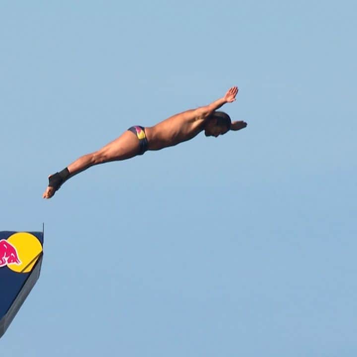のインスタグラム：「A dizzying display in Dublin! Relive all the action from this year's second @redbullcliffdiving stop over on Red Bull TV - link in bio. @redbullire #redbullcliffdiving #dublin #ireland #redbull」