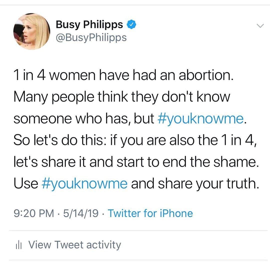 レナ・ヘディのインスタグラム：「#youknowme  #NoShame Women’s and Girls Rights are human rights 🧡」