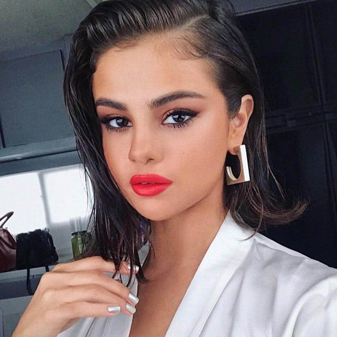 Blonde Saladさんのインスタグラム写真 - (Blonde SaladInstagram)「LIPSTICK HAS NO SEASON💄, but we found for you the coolest ones for this Spring 2019! Find them out on the mag!⚡️❤️ #theblondesalad #lipstick #trends #beauty #selenagomez #shoppinglist #lipstickpalette #colors 📷 @selenagomez」5月16日 0時13分 - theblondesalad