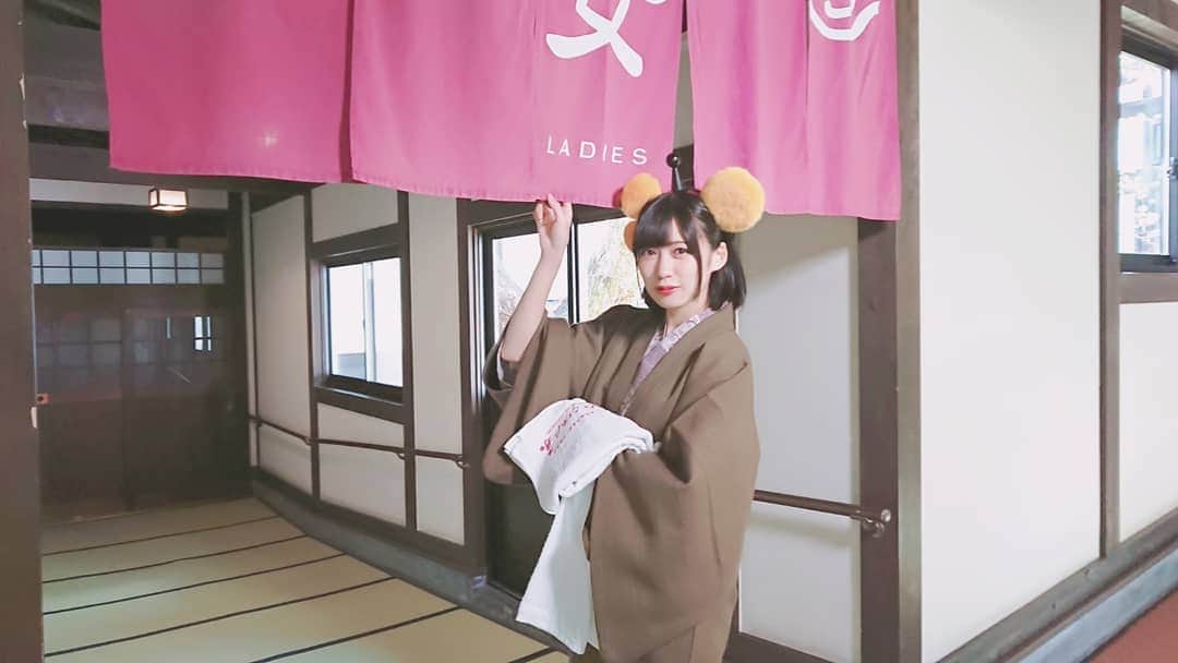 空野青空のインスタグラム：「#ひらゆの森  in 奥飛騨温泉郷 . ロケでお邪魔しました(≡ﾟωﾟ) . 小さな頃おばあちゃんにたくさん連れてきてもらった大好きな場所〜♡♡ また来れるといいなぁﾟ+｡:.ﾟ(*ﾟωﾟ*)ﾟ.:｡+ﾟ♨️♨️♨️ . . #HAB #ロケ #撮影 #奥飛騨温泉郷 #温泉地 #岐阜県高山市 #温泉旅行 #浴衣女子 #北陸朝日放送 #ひらゆの森温泉 #japanesekimono #japaneseyukata #あおにゃん #空野青空」