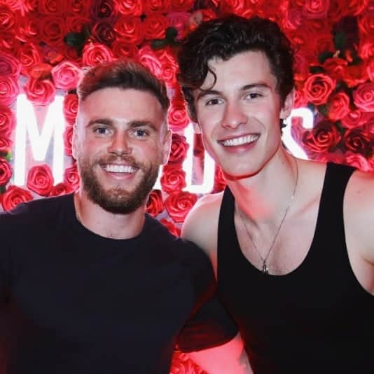 ガス・ケンワージーのインスタグラム：「Thank you @verizon for working around the restraining order and bringing me backstage to see @shawnmendes! #verizonup #ad #moremusic」