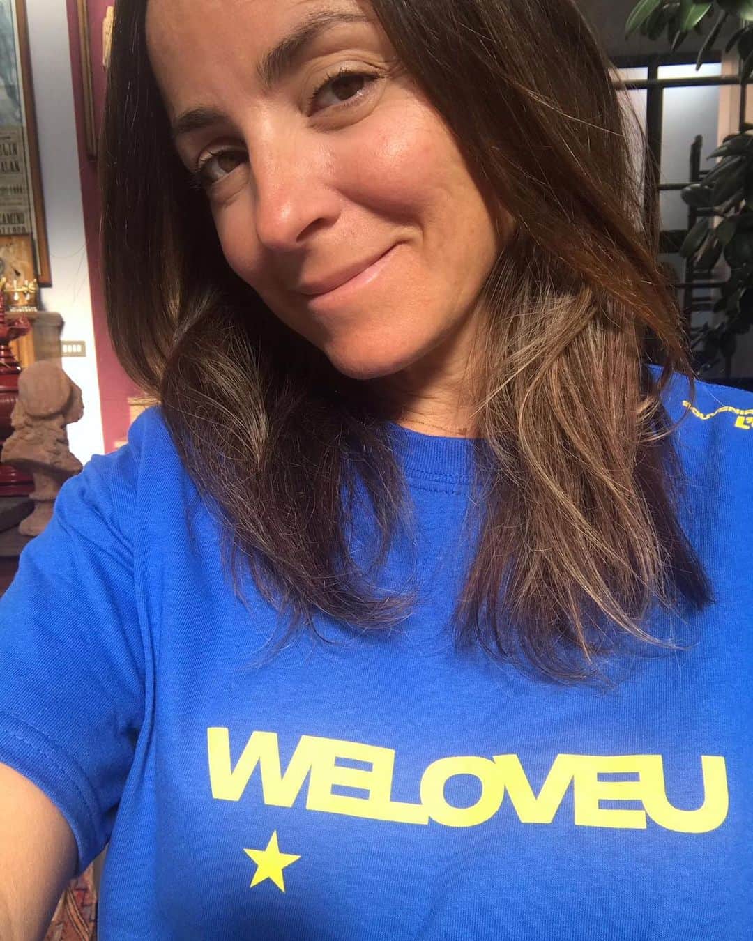 Vogue Italiaさんのインスタグラム写真 - (Vogue ItaliaInstagram)「#WELOVEU @camilaraznovich 🇪🇺✨ Our special project dedicated to Europe in collaboration with @souvenir_official designed by David Mallon. Join us, together we can make a difference!」5月16日 0時32分 - vogueitalia