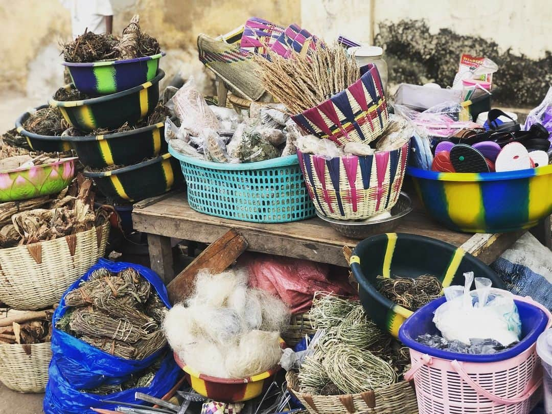 中鉢明子さんのインスタグラム写真 - (中鉢明子Instagram)「🇲🇱The local shops for traditional tea #Bamako #Mali #africa #travel」5月16日 0時47分 - akiko_harlem