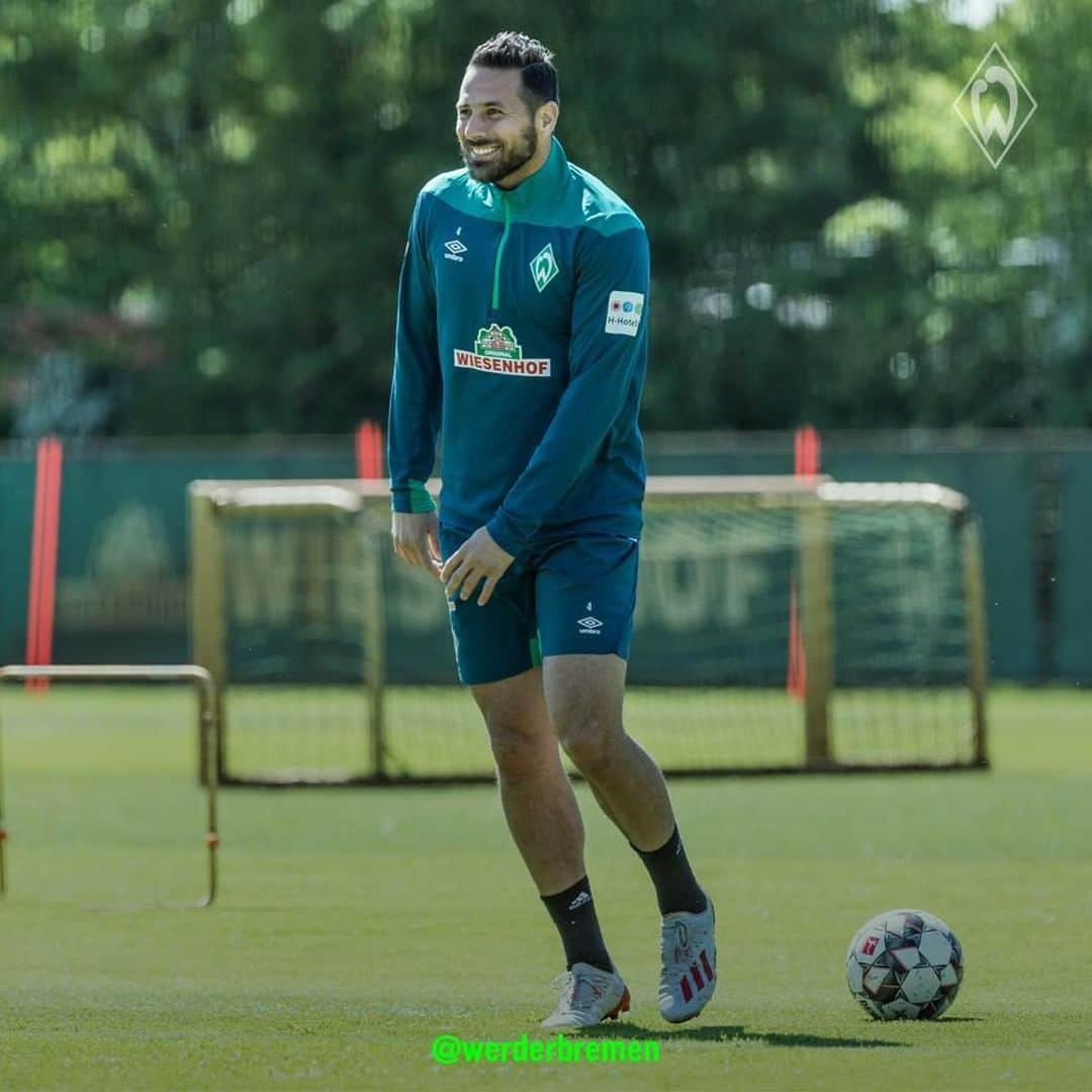 ヴェルダー・ブレーメンさんのインスタグラム写真 - (ヴェルダー・ブレーメンInstagram)「Ups! 🙊😆 _______ #DailyPiza #Werder #Bremen #Pizarro #svw #nordphoto」5月16日 0時41分 - werderbremen