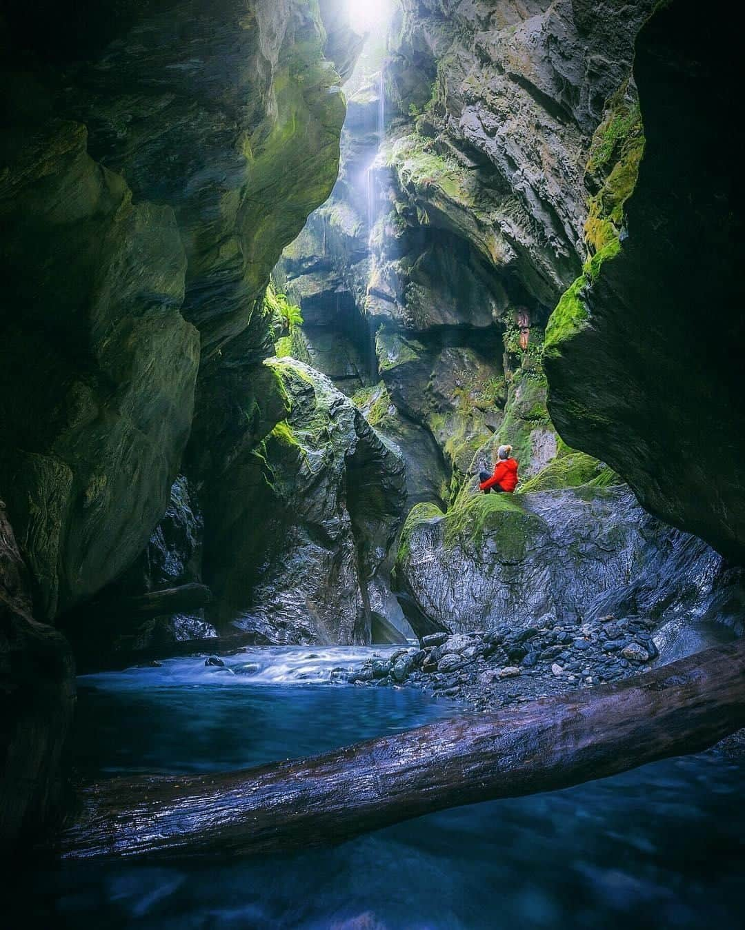 エディー・バウアーさんのインスタグラム写真 - (エディー・バウアーInstagram)「There’s nothing like nature to help you relax. Tell us where you commune with nature using #WhyIHike 📷: @rachstewartnz」5月16日 1時00分 - eddiebauer