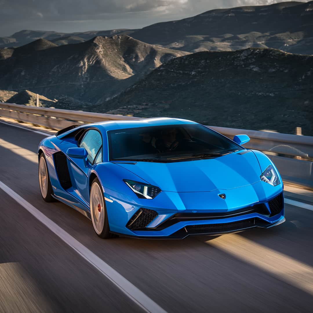 ランボルギーニのインスタグラム：「Perfection is something that runs fast on the street but remains in our heart. Lamborghini Aventador S: iconic style.  #Lamborghini #AventadorS #DrivingBeauty」