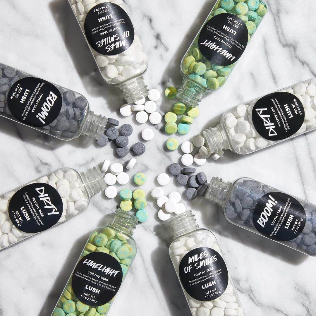 LUSH Cosmeticsさんのインスタグラム写真 - (LUSH CosmeticsInstagram)「For travel or for every day life, we love Toothy Tabs! Their solid form means they're TSA-friendly and the packaging is made from 100% recycled and recyclable materials, unlike traditional toothpaste tubes that end up in landfills. 🦷 👄」5月16日 1時02分 - lushcosmetics