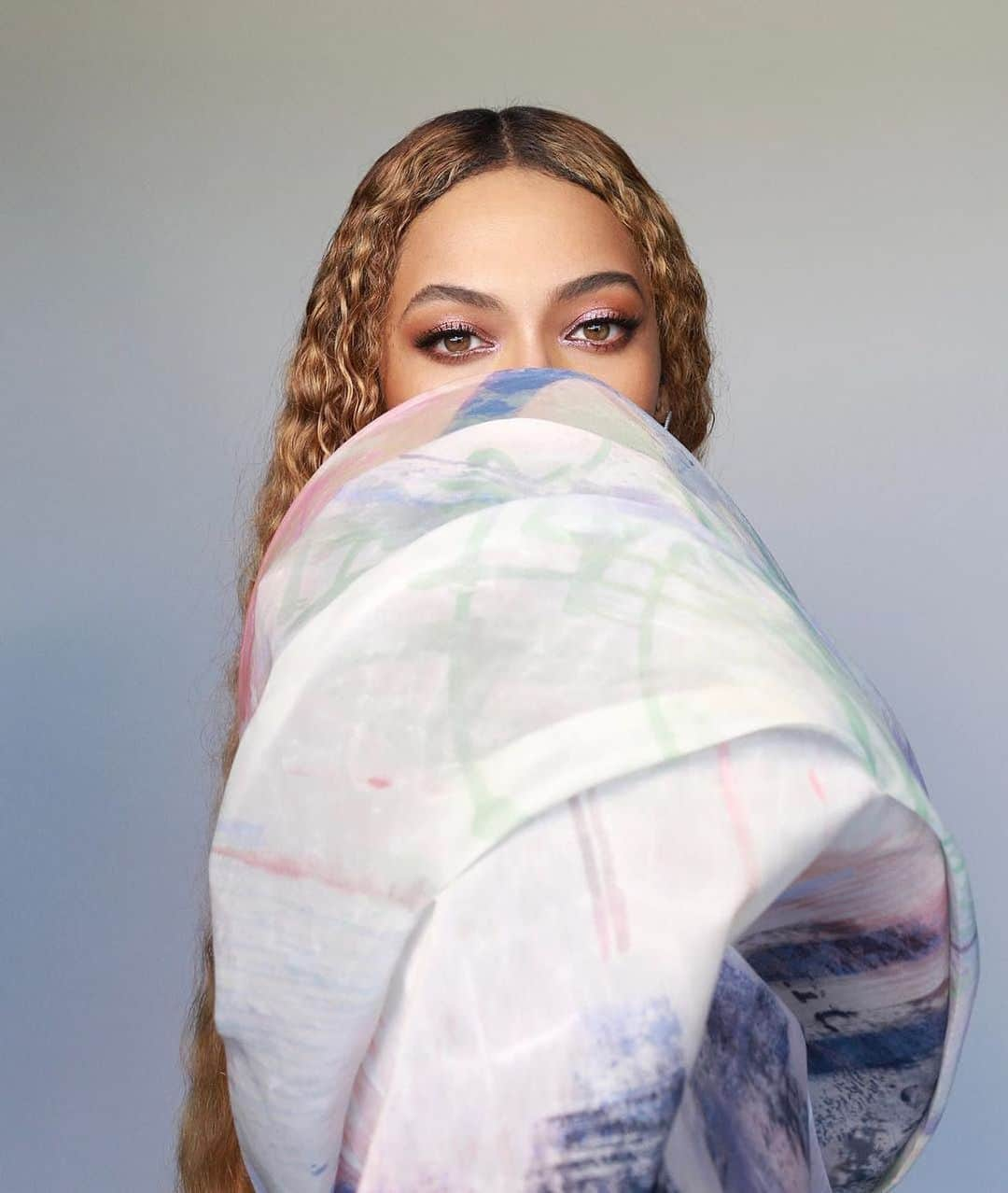 バルマンさんのインスタグラム写真 - (バルマンInstagram)「COUTURE STATE OF MIND Bringing it back to @beyonce shining in a sculptural #BALMAINCOUTURE pastel printed dress.  #BALMAINARMY」5月16日 1時13分 - balmain