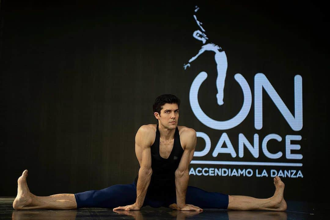 ロベルト・ボッレさんのインスタグラム写真 - (ロベルト・ボッレInstagram)「#countdown @ondance.it #ondance」5月16日 1時05分 - robertobolle