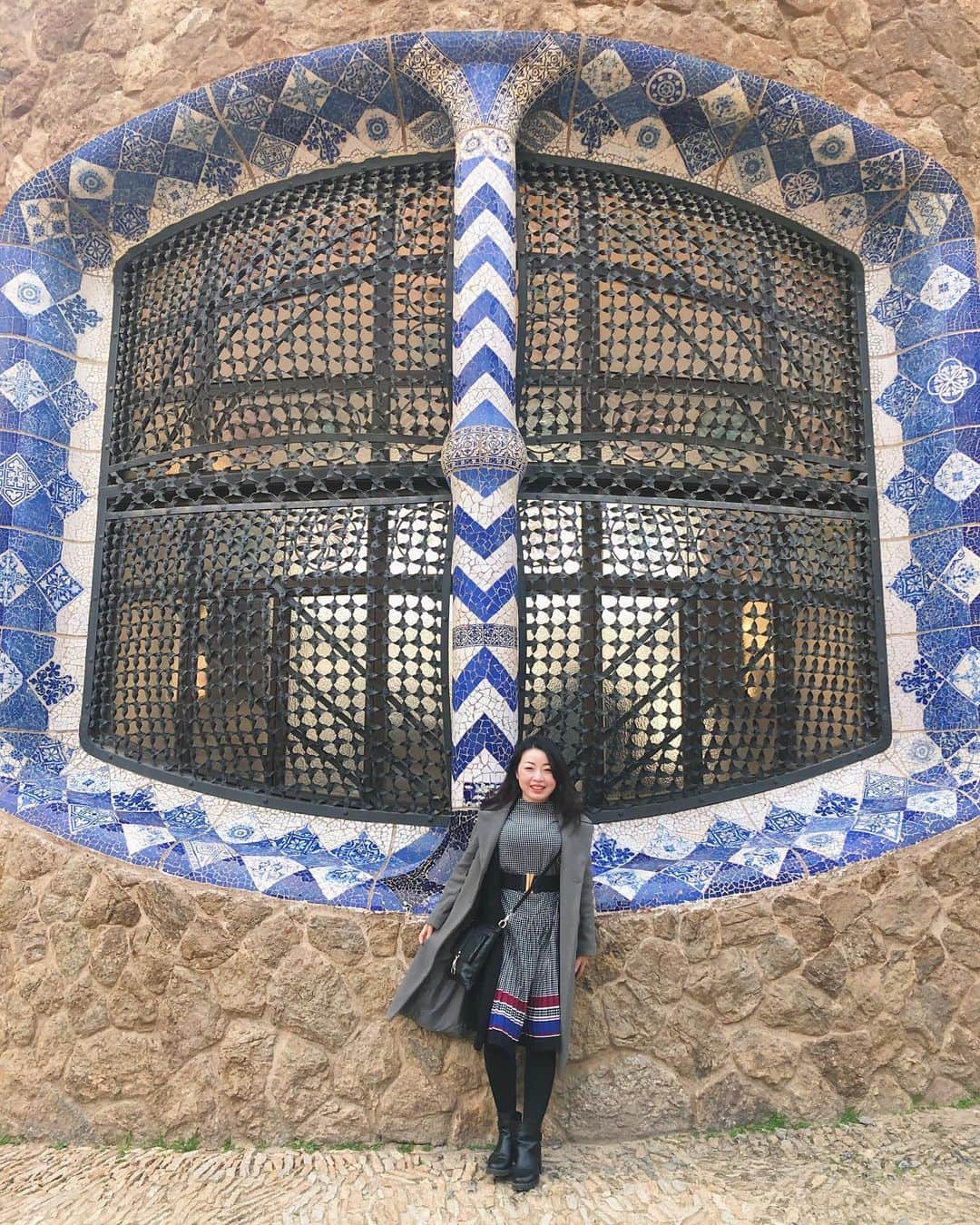 のインスタグラム：「🇪🇸spain🇪🇸﻿ ﻿ ガウディの作品群のうちの1つであるグエル公園。﻿ 朝8時までに早期入場すれば入場料が無料に。﻿ ﻿ ﻿ #スペイン旅行 #スペイン #バルセロナ #グエル公園 #ガウディ #女子旅 #spain #Barcelona #旅muse_spain #tabijyomap_spain」