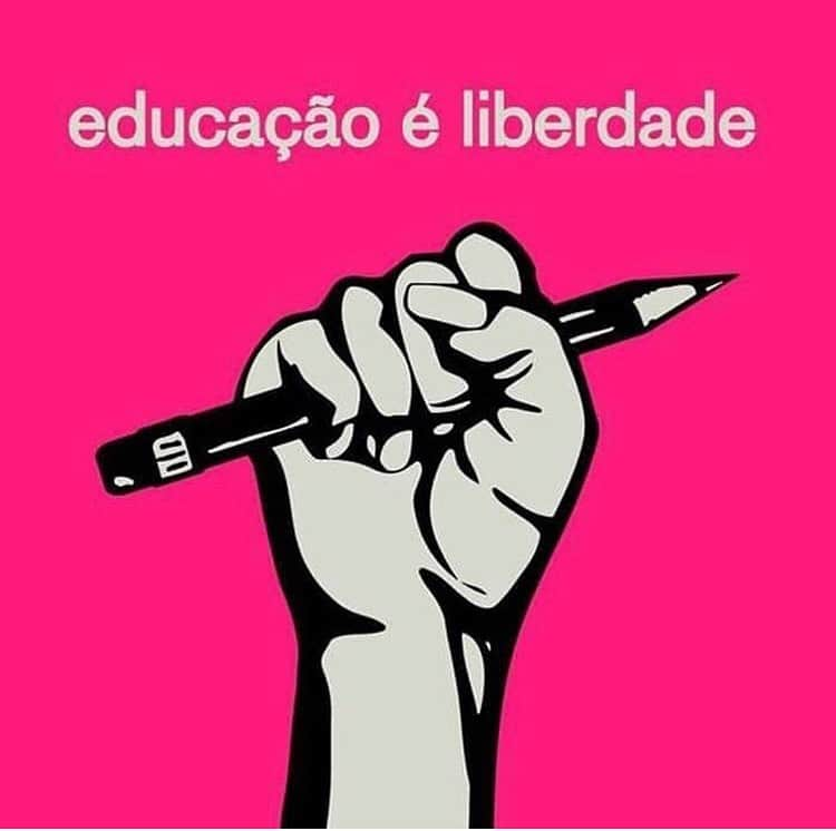 Tainá Müllerさんのインスタグラム写真 - (Tainá MüllerInstagram)「É futuro, é consciência, é autonomia, é evolução. Um governo que ataca seus professores, escolas e universidades não quer que o povo prospere, quer rebanho de gado para exploração. #15M #todospelaeducação」5月16日 1時12分 - tainamuller