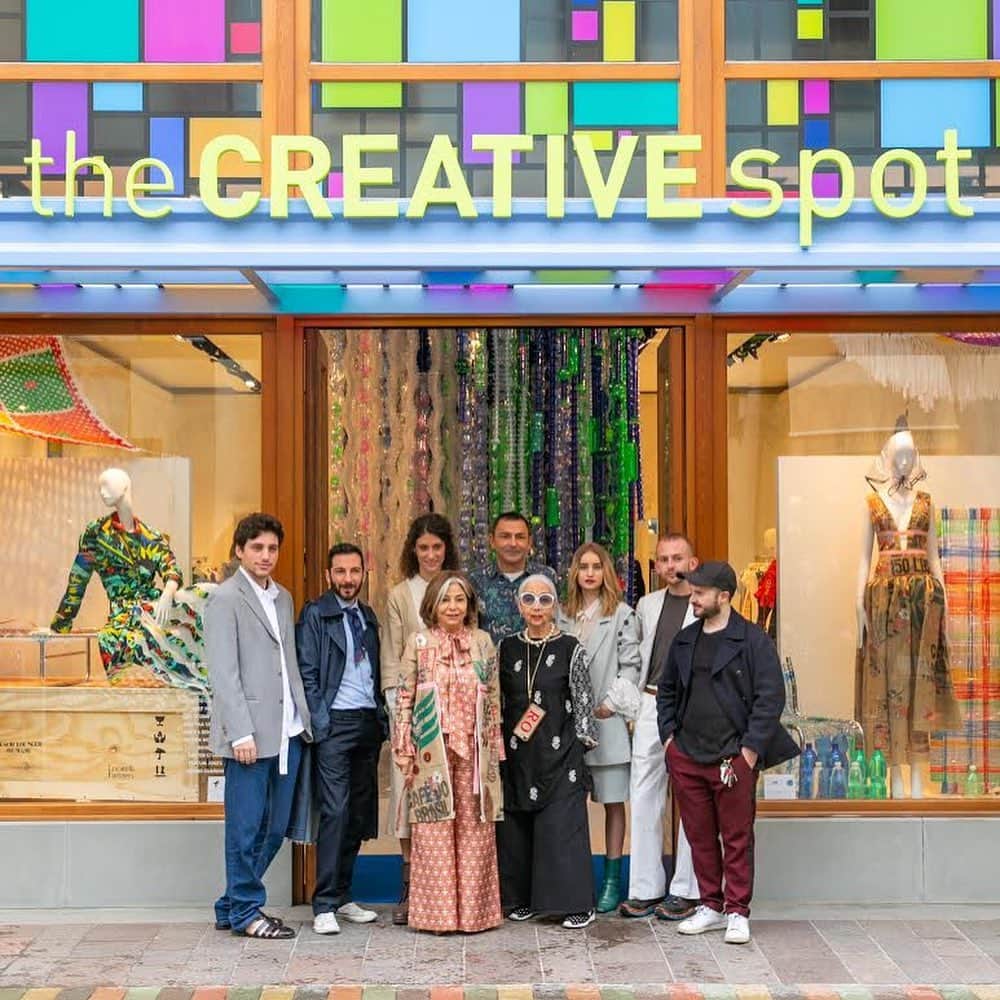 Vogue Italiaさんのインスタグラム写真 - (Vogue ItaliaInstagram)「Third edition for “The Creative Spot”: the pop-up boutique at @fidenzavillage that opened today. Discover and shop the creations of 13 international emerging designers chosen for their sustainable approach and selected by @saramaino_vt ✨ #TheCreativeSpot  #FidenzaVillage  @_thebicestervillagecollection_ #alwaysupportalent」5月16日 1時16分 - vogueitalia