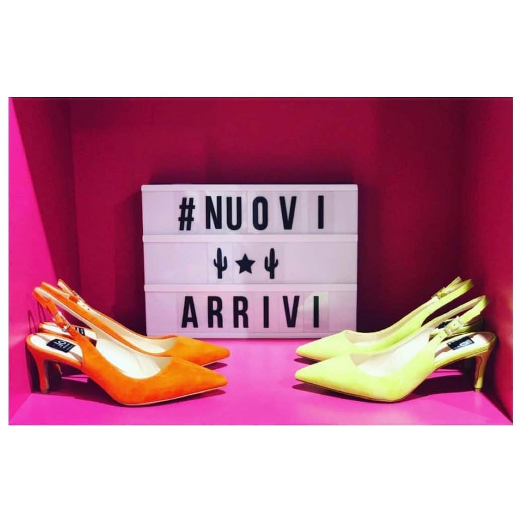 イズロさんのインスタグラム写真 - (イズロInstagram)「#islo #isloisabellalorusso #isloshoes #shoes #chanel #suede #orange #lemon  #heels #tacchi #punta #shop #rivenditore #fashion #style #bestseller #shopping #shoponline #madeinitaly #marisol #staytuned」5月16日 1時19分 - islo_isabellalorusso