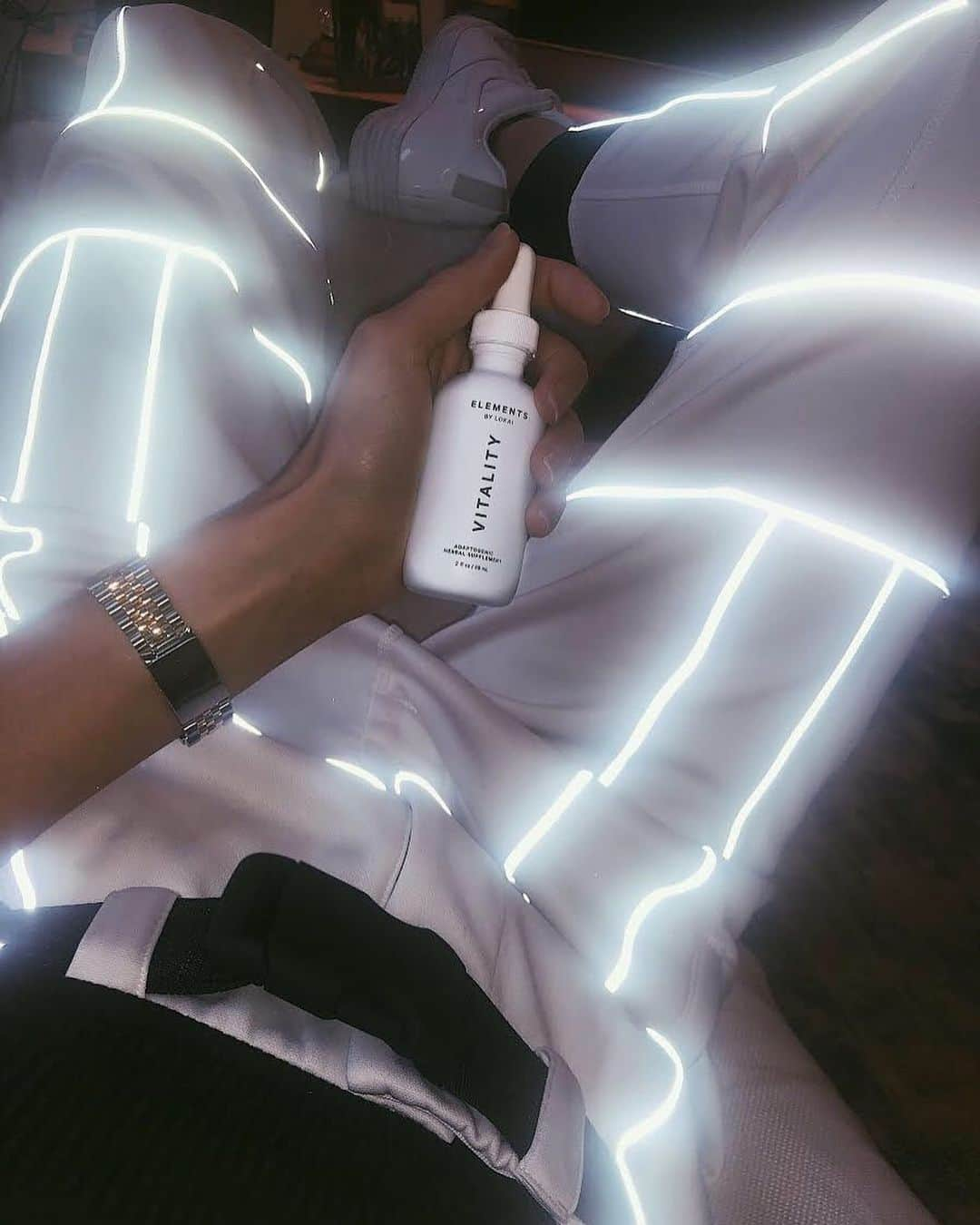 Kirsty Godsoさんのインスタグラム写真 - (Kirsty GodsoInstagram)「All about that energyyyy! Out here lighting up these streets c/o @elements Vitality. Superplants to keep me super powered ⚡️」5月16日 1時20分 - kirstygodso