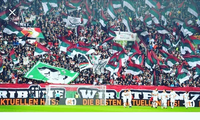 コスタス・スタフィリディスのインスタグラム：「Liebe Fans, Mitspieler und Mitarbeiter des FCA, ich möchte Euch von ganzem Herzen für die tollen 4 Jahre danken. Die Zuneigung, die Ihr mir entgegen gebracht habt, wird immer in meinem Herzen bleiben. Ich habe in jedem Spiel immer alles für das Team und Euch gegeben und nie aufgehört zu kämpfen. Ich möchte mich bei allen Mitspielern, Trainer, Fitnesstrainer und Physios bedanken, mit denen ich jeden Tag hart gearbeitet habe. Ich werde Euch immer im Herzen behalten. Euer King Stafy」
