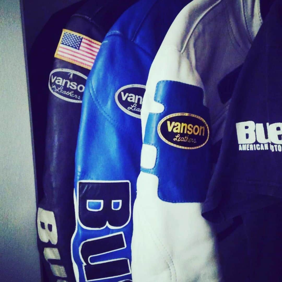 バンソンさんのインスタグラム写真 - (バンソンInstagram)「#Repost @tubeframetanner #coolkidsclub #vansonstar #vansonleathers ・・・ This is getting out of hand. @vansonleathers sponsor me or I'll sue 😂 but really, the best most #comfortable and protecting #motorcycle #jackets ever!! #madeinamerica #usa #buell #vansonleathers #vanson」5月16日 1時55分 - vansonleathers